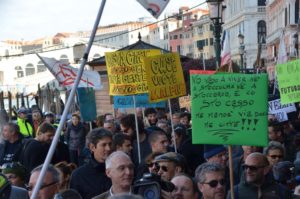 manifestazione contro spopolamento